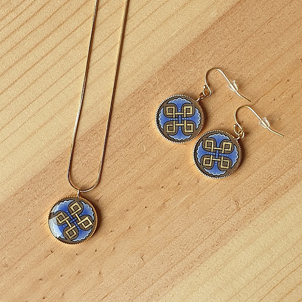 Boucles d'oreille enluminure entrelac or et palmettes bleues