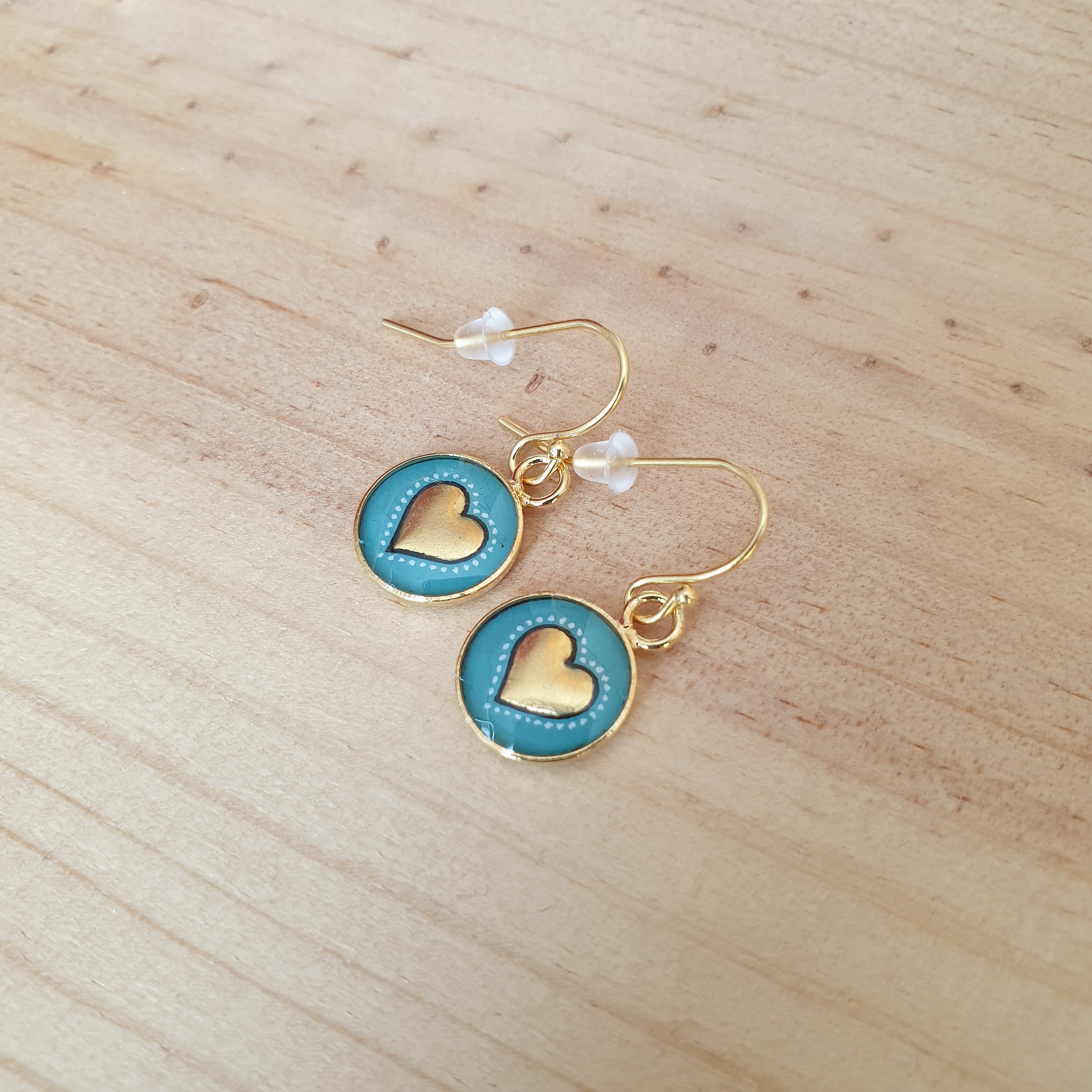 Boucles d'oreille enlumin&eacute;es petit coeur dor&eacute;