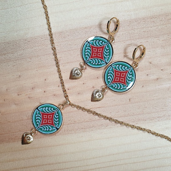 Boucles d'oreille pendantes enluminure motif v&eacute;g&eacute;tal m&eacute;di&eacute;val