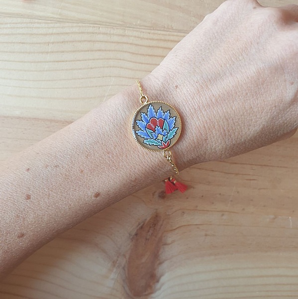Bracelet r&eacute;glable enluminure fleur orientale bleue