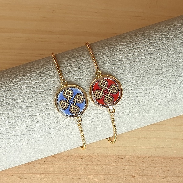 Bracelet r&eacute;glable entrelacs or et palmettes rouges ou bleues