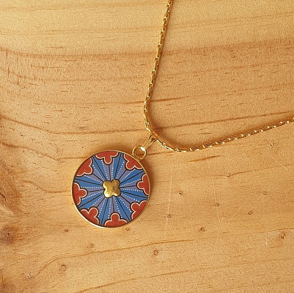 Collier pendentif rosace gothique