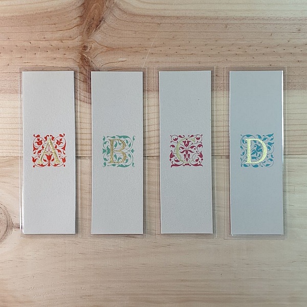 Marque-page enlumin&eacute; initiale or et arabesques