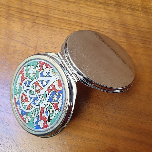 Hvit vinranke" posespeil