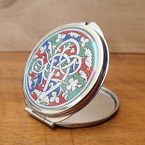 Hvit vinranke" posespeil