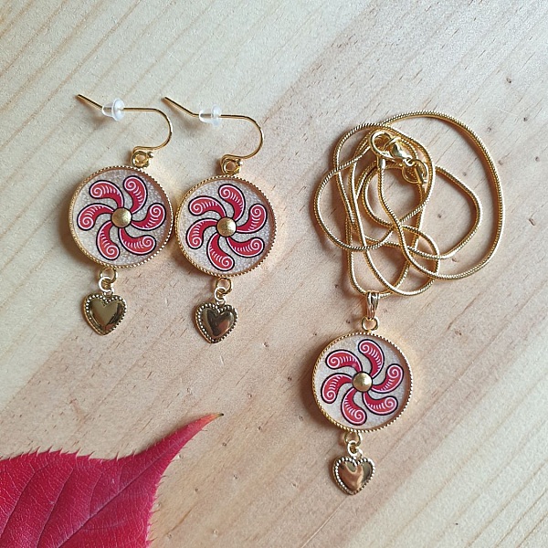 Parure enlumin&eacute;e virgules rouges et coeur dor&eacute;